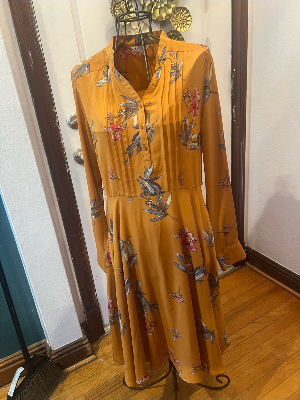 Nanette size 10 Floral Long-Sleeve Midi Dress in Mustard - Picture 2 of 2